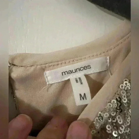 - Holiday sparkle shirt size M (K100) - Picture 3 of 11